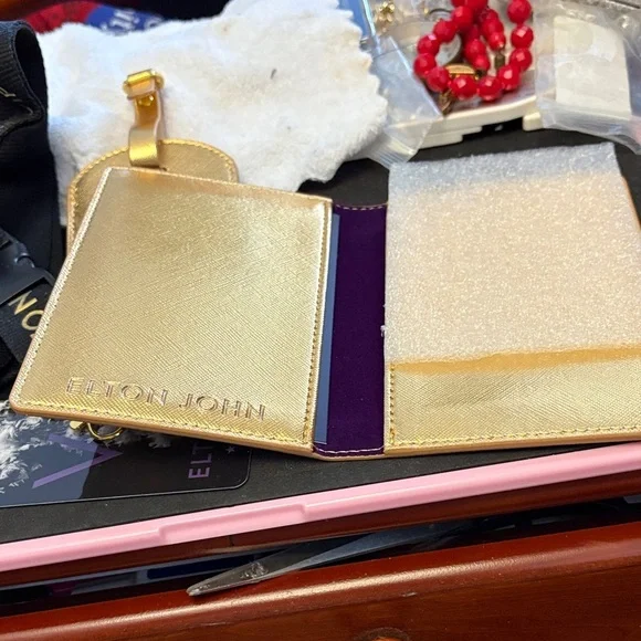 Elton John Gold Accessory Set - Picture 6 of 12